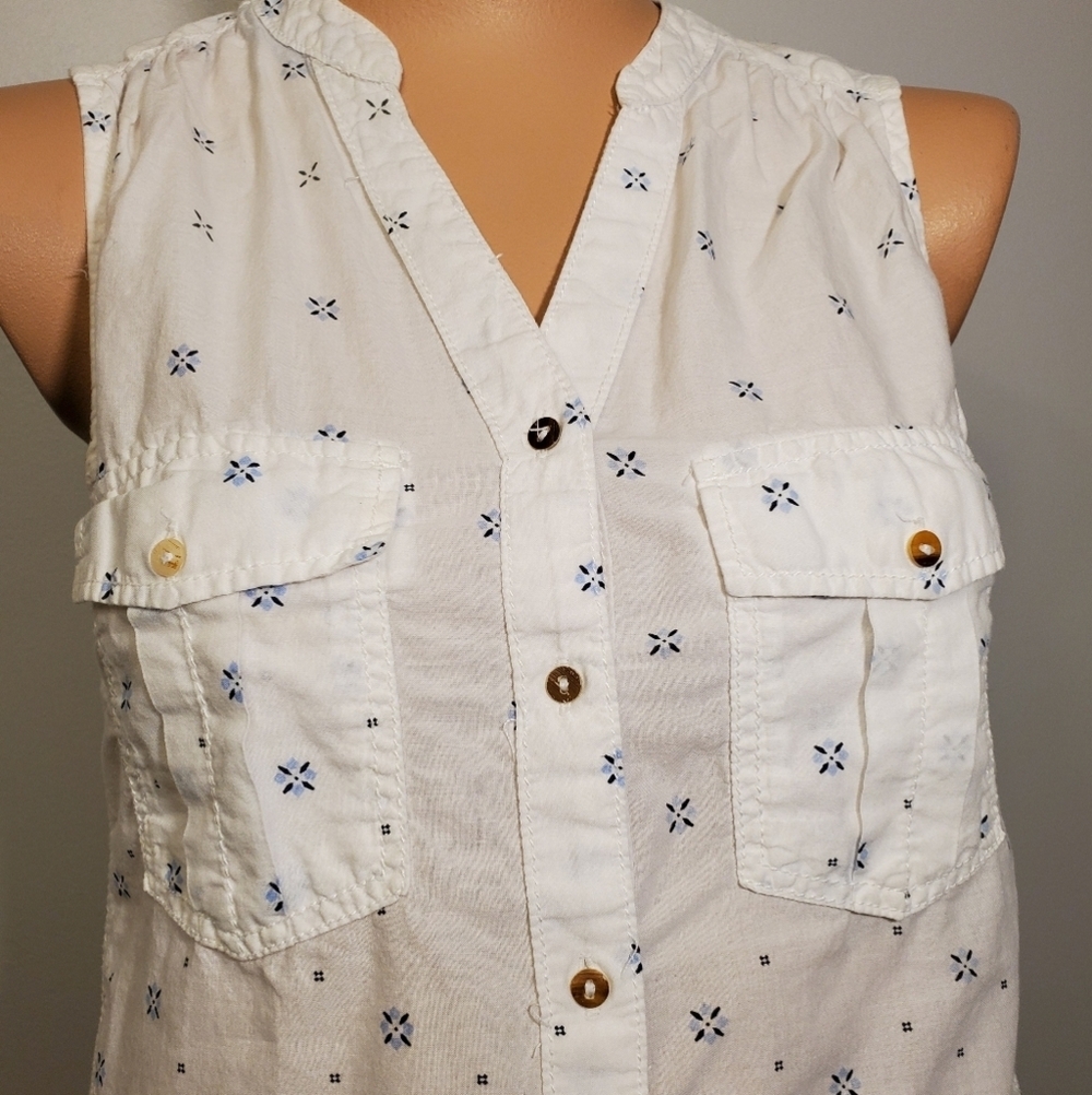 H&M L.O.G.G Sleeveless Button Down Blouse - Picture 2 of 5